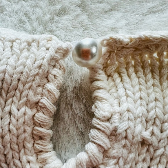 Vintage Red Bow Ugly Christmas Pullover Size M. Knitted by hand. - Picture 15 of 15